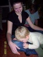 Mikołaj gryzie Dziurke:P