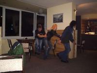 jedzie pociąg z daleka...