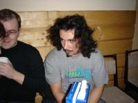 komuś się fryzurka popsuła.. to chyba przez tą siatkę...