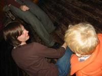 no no... taki młody a juz laseczki wyrywa