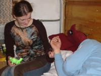 Dana pilnuje Artusia..