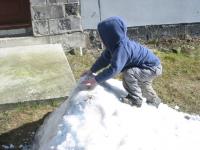 tam stokrotki, a tu śnieg ;)