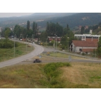 fot.Artek - chłopcy wracają ze stacji benzynowej (Serbia)