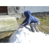 tam stokrotki, a tu śnieg ;)